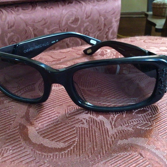Carmen Marc Valvo Accessories - Carmen Marc Valvo NWOT women’s sunglasses onyx